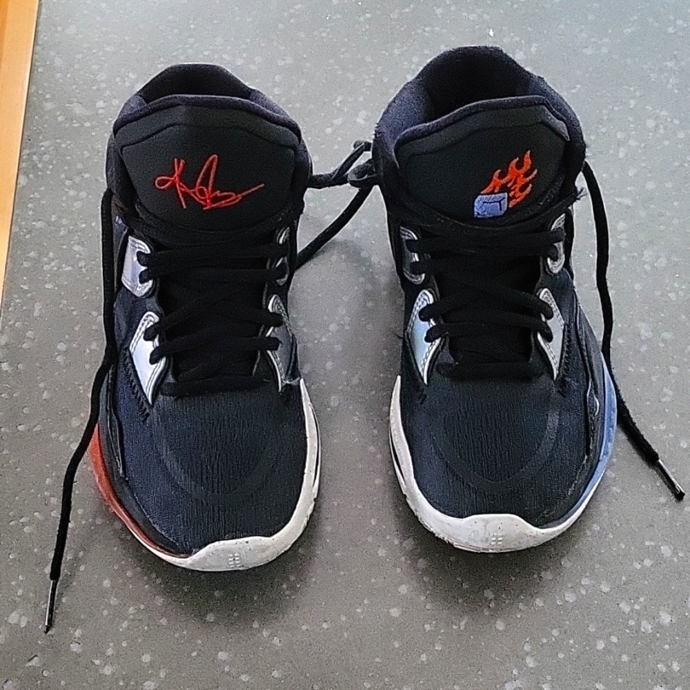 Kyrie boys basketball sneakers